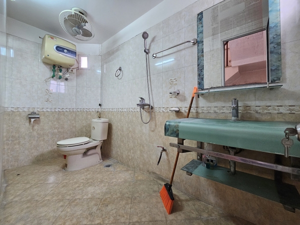 Bán nhà Ngõ 42 phố Sài Đồng, 5 tầng, 70m2, MT 4.2m, 5 phòng ngủ, 2 mặt thoáng