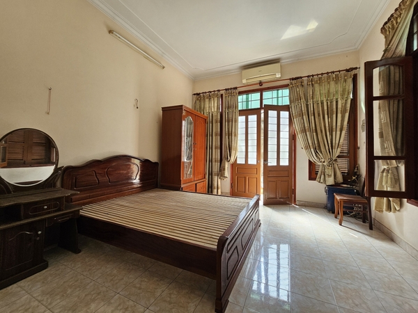 Bán nhà Ngõ 42 phố Sài Đồng, 5 tầng, 70m2, MT 4.2m, 5 phòng ngủ, 2 mặt thoáng