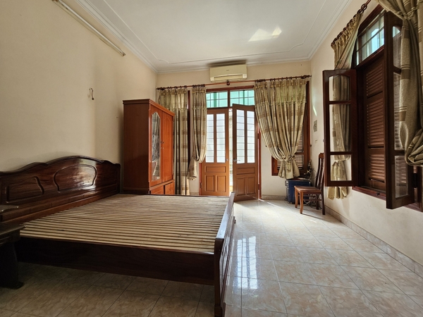 Bán nhà Ngõ 42 phố Sài Đồng, 5 tầng, 70m2, MT 4.2m, 5 phòng ngủ, 2 mặt thoáng