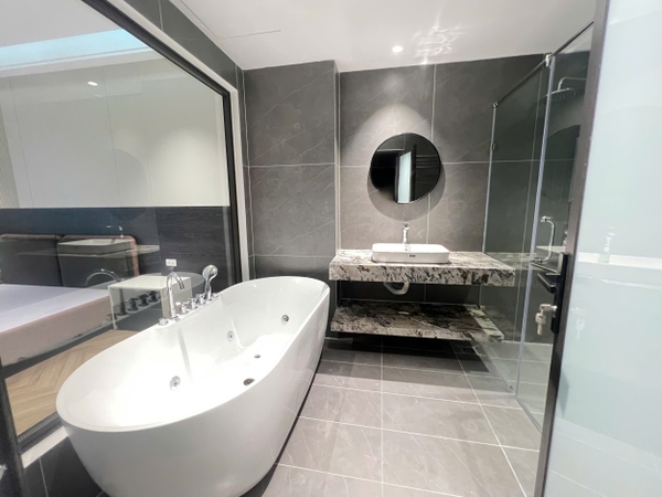 Bán nhà 7 tầng, gần Hồ Thạch Bàn, DT 50m2, MT 4,5m, 4PN, có thang máy, gara ô tô