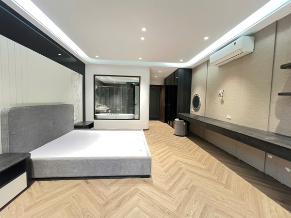 Bán nhà 7 tầng, gần Hồ Thạch Bàn, DT 50m2, MT 4,5m, 4PN, có thang máy, gara ô tô