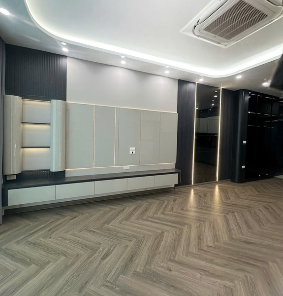 Bán nhà phân lô Cổ Linh, Thạch Bàn, 7 tầng, DT 40m2, MT 3.8m, tiện kinh doanh, 2026