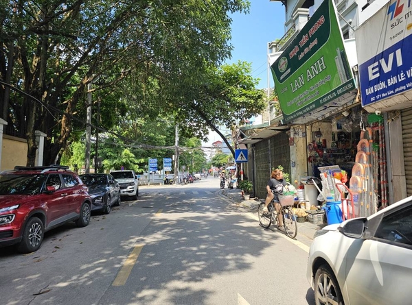 Bán nhà mặt phố Hoa Lâm, Việt Hưng, 7 tầng, DT 56m2, MT 4.1m, tiện kinh doanh, VP