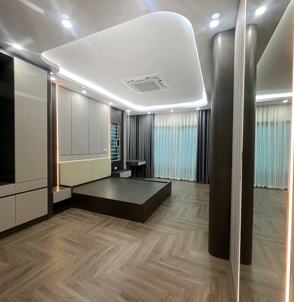Bán nhà phân lô Cổ Linh, Thạch Bàn, 7 tầng, DT 40m2, MT 3.8m, tiện kinh doanh, 2026