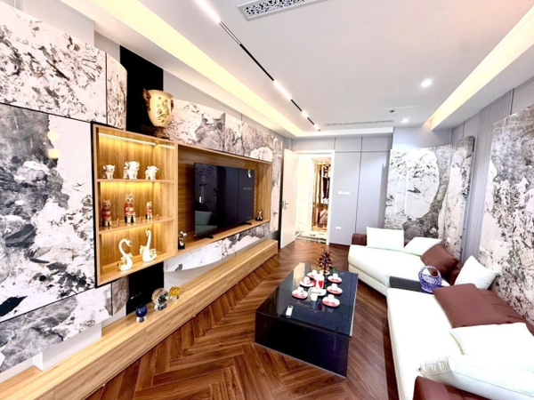 Bán nhà phân lô chân cầu Vĩnh Tuy, 8 tầng, DT 50m2, MT 3.6m, 3PN, có thang máy, gara ô tô