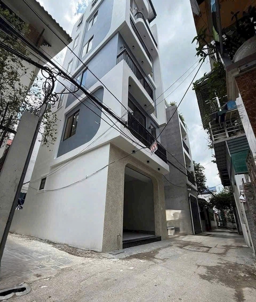 Bán nhà gần Trường Cấp 3 Thạch Bàn, 6 tầng, DT 30m2, MT 4.2m, 3PN, full nội thất, 2026