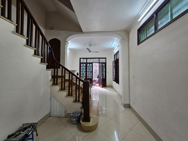 Bán nhà Ngõ 42 phố Sài Đồng, 5 tầng, 70m2, MT 4.2m, 5 phòng ngủ, 2 mặt thoáng
