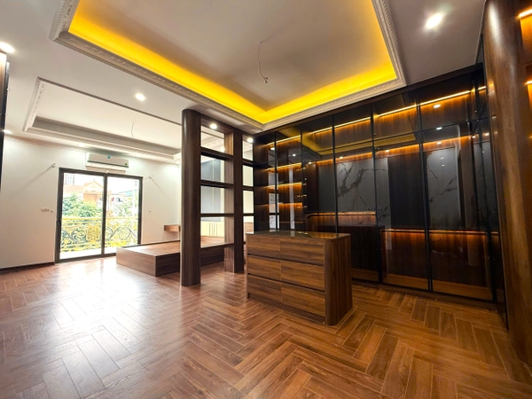 Bán nhà mặt phố khu Sài Đồng, 7 tầng, DT 80m2, MT 4.35m, 3PN, tiện kinh doanh, 2026
