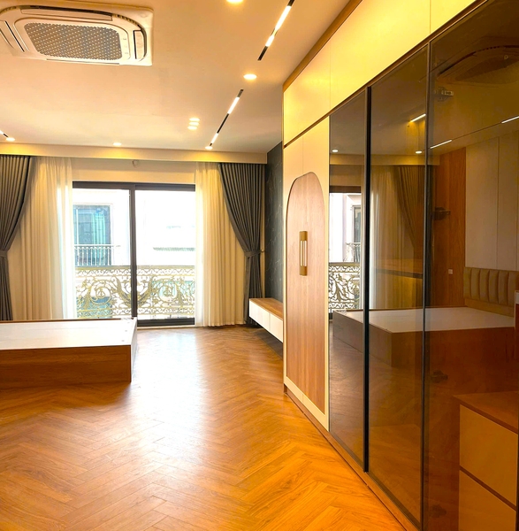 Bán nhà phân lô Thạch Bàn, 7 tầng, DT 56m2, MT 4.1m, có thang máy, gara ô tô, đường 11m