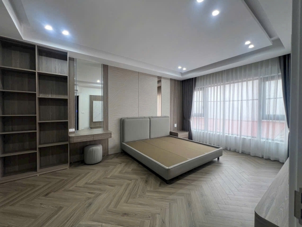 Bán nhà Ngõ 344 Ngọc Thụy, gần Trường Việt Pháp, 8 tầng, DT 51m2, MT 6m, thang máy, gara