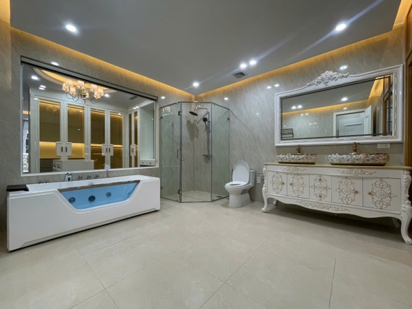 Bán nhà phân lô chân cầu Vĩnh Tuy, 7 tầng, DT 90m2, MT 5m, 4PN, có thang máy, gara