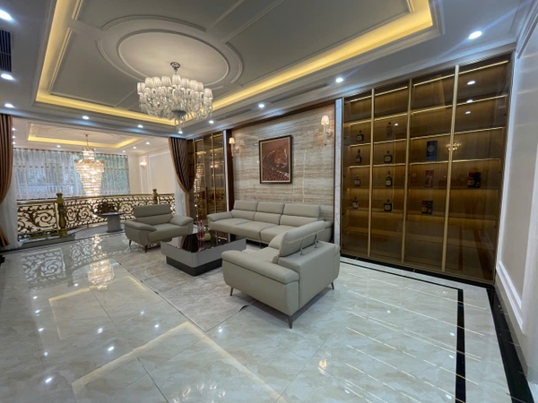 Bán nhà phân lô chân cầu Vĩnh Tuy, 7 tầng, DT 90m2, MT 5m, 4PN, có thang máy, gara