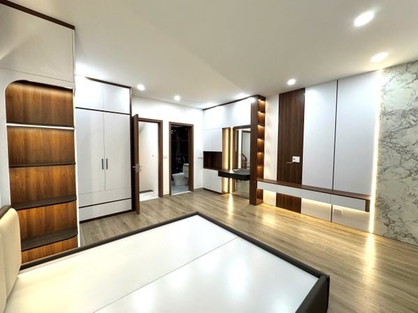 Bán nhà Phúc Lợi, gần Trường Lê Quý Đôn, 5 tầng, DT 40m2, MT 3.8m, lô góc, 3PN, 2026