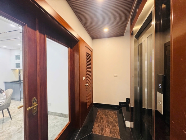 Bán nhà phân lô phố Thanh Am, Việt Hưng, 6 tầng, DT 50m2, MT 4m, 4PN, full nội thất, đường 10m