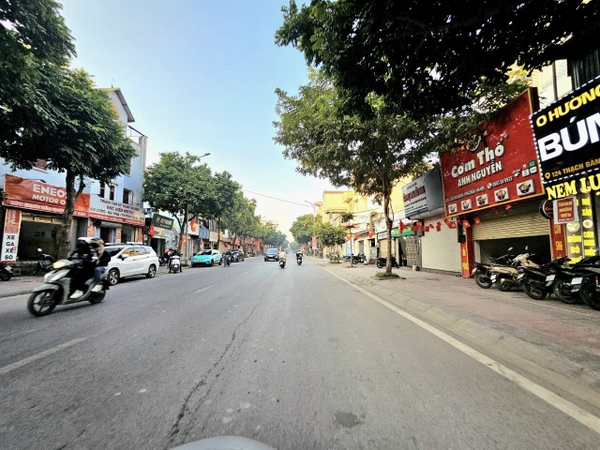 Bán nhà mặt phố Thạch Bàn, 5 tầng, DT 70m2, MT 5.4m, Đông Nam, tiện kinh doanh, VP