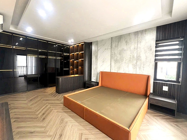 Bán nhà Ngõ 344 Ngọc Thụy, gần Trường Việt Pháp, 8 tầng, DT 51m2, MT 6m, thang máy, gara