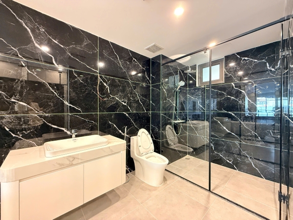 Bán nhà mặt ngõ Ngọc Thụy, 7 tầng, DT 86m2, MT 4.2m, 3PN, full nội thất, có thang máy, gara