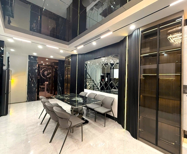 Bán nhà phố Đàm Quang Trung, chân cầu Vĩnh Tuy, 8 tầng, DT 60m2, MT 4m, 4PN, full nội thất
