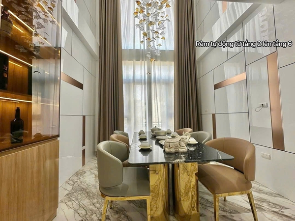Bán nhà phân lô chân cầu Vĩnh Tuy, 8 tầng, DT 50m2, MT 3.6m, 3PN, có thang máy, gara ô tô