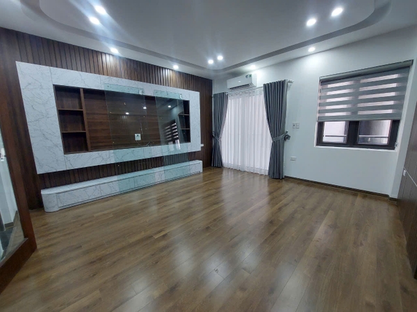 Bán nhà Bồ Đề, gần cầu Chương Dương,  6 tầng, DT 40m2, MT 4.5m, 3PN, có thang máy
