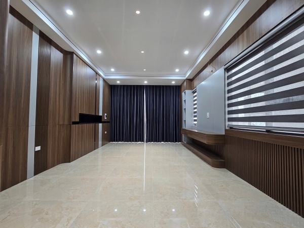 Bán nhà phố Mai Phúc, Phúc Đồng, 6 tầng, DT 43m2, MT 4m, có thang máy, gara ô tô