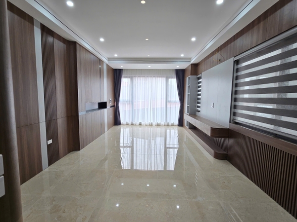Bán nhà phố Mai Phúc, Phúc Đồng, 6 tầng, DT 43m2, MT 4m, có thang máy, gara ô tô