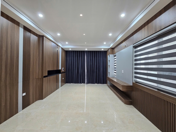 Bán nhà phố Mai Phúc, Phúc Đồng, 6 tầng, DT 43m2, MT 4m, có thang máy, gara ô tô