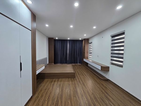 Bán nhà phố Mai Phúc, Phúc Đồng, 6 tầng, DT 43m2, MT 4m, có thang máy, gara ô tô