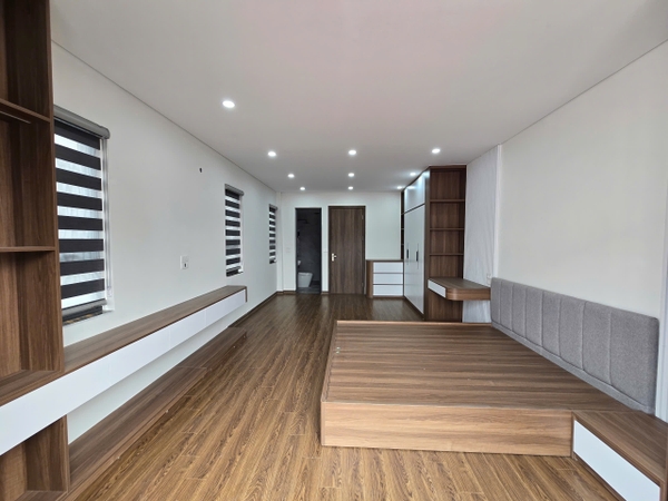 Bán nhà phố Mai Phúc, Phúc Đồng, 6 tầng, DT 43m2, MT 4m, có thang máy, gara ô tô
