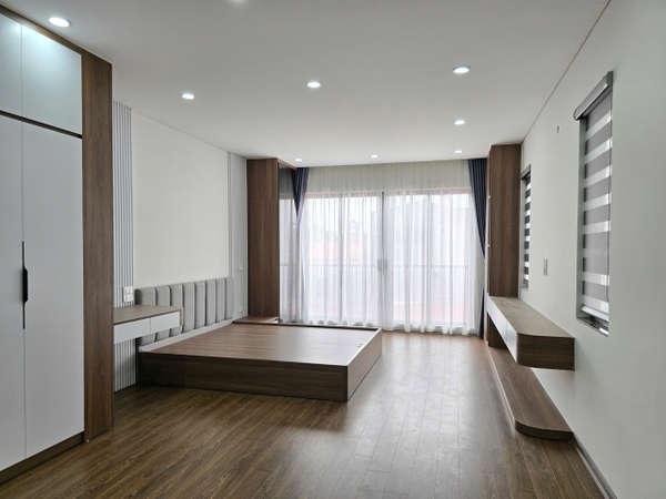 Bán nhà phố Mai Phúc, Phúc Đồng, 6 tầng, DT 43m2, MT 4m, có thang máy, gara ô tô