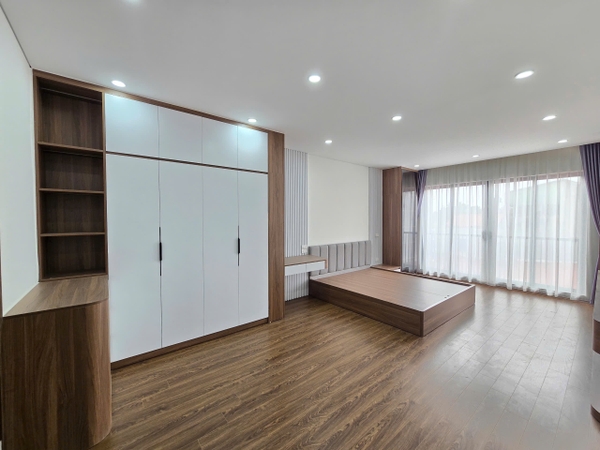 Bán nhà phố Mai Phúc, Phúc Đồng, 6 tầng, DT 43m2, MT 4m, có thang máy, gara ô tô