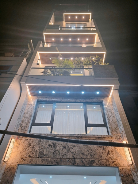 Bán nhà phân lô phố Cổ Linh, 8 tầng, DT 85m2, MT 5m, 4PN, full nội, thang máy, gara ô tô