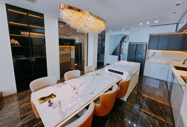 Bán nhà phân lô phố Cổ Linh, 8 tầng, DT 85m2, MT 5m, 4PN, full nội, thang máy, gara ô tô