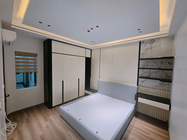 Bán nhà phân lô phố Cổ Linh, 8 tầng, DT 85m2, MT 5m, 4PN, full nội, thang máy, gara ô tô