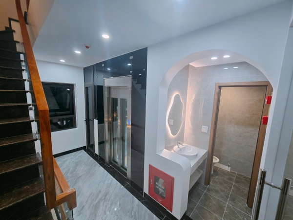 Bán nhà phân lô phố Cổ Linh, 8 tầng, DT 85m2, MT 5m, 4PN, full nội, thang máy, gara ô tô