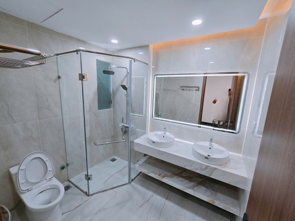 Bán nhà phân lô phố Cổ Linh, 8 tầng, DT 85m2, MT 5m, 4PN, full nội, thang máy, gara ô tô