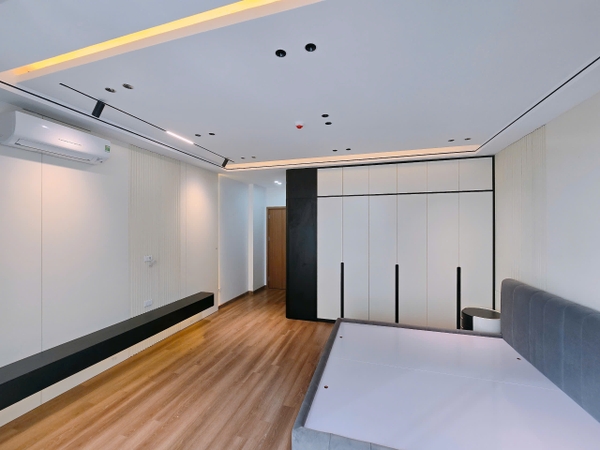 Bán nhà phân lô phố Cổ Linh, 8 tầng, DT 85m2, MT 5m, 4PN, full nội, thang máy, gara ô tô