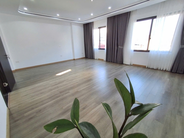 Bán nhà Ngõ 154 phố Ngọc Lâm, 6 tầng, DT 60m2, MT 7m, 4PN, có thang máy, nội thất