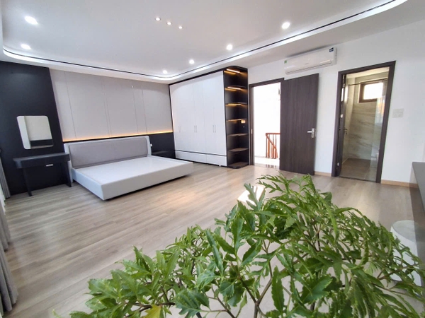 Bán nhà Ngõ 154 phố Ngọc Lâm, 6 tầng, DT 60m2, MT 7m, 4PN, có thang máy, nội thất