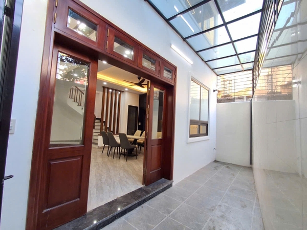 Bán nhà Ngõ 154 phố Ngọc Lâm, 6 tầng, DT 60m2, MT 7m, 4PN, có thang máy, nội thất