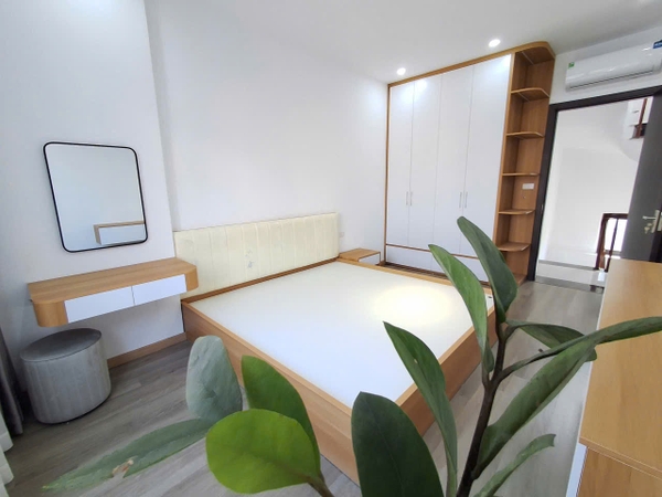 Bán nhà Ngõ 154 phố Ngọc Lâm, 6 tầng, DT 60m2, MT 7m, 4PN, có thang máy, nội thất