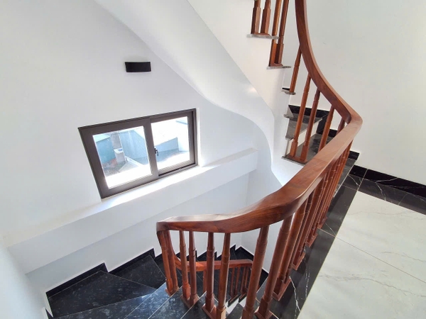 Bán nhà Ngõ 154 phố Ngọc Lâm, 6 tầng, DT 60m2, MT 7m, 4PN, có thang máy, nội thất