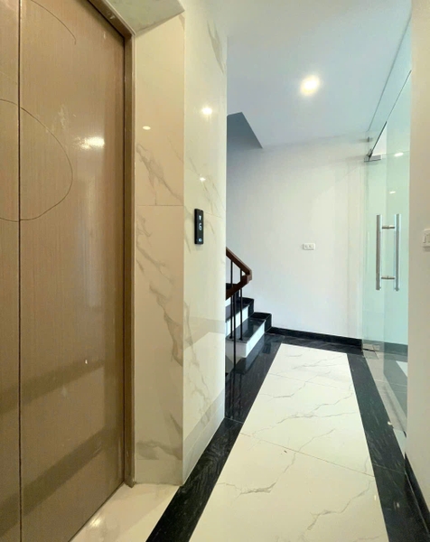 Bán nhà mặt ngõ Sài Đồng, 7 tầng, DT 53m2, MT 4m, 4PN, thang máy, gara ô tô, 2026