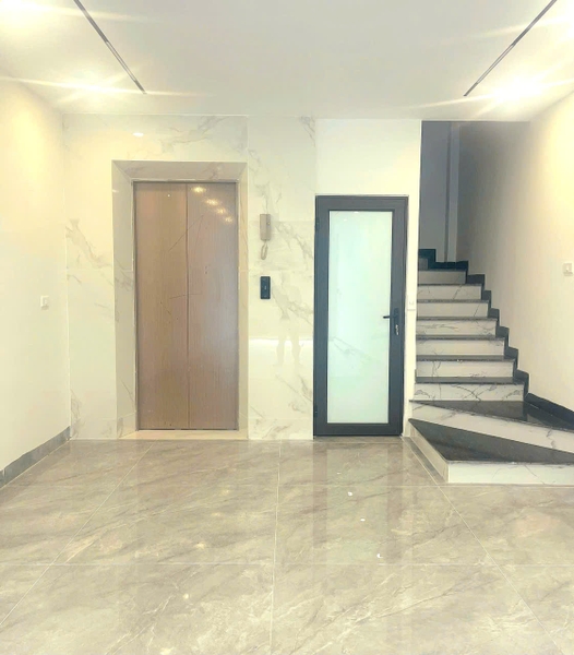 Bán nhà mặt ngõ Sài Đồng, 7 tầng, DT 53m2, MT 4m, 4PN, thang máy, gara ô tô, 2026