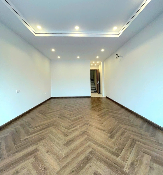 Bán nhà mặt ngõ Sài Đồng, 7 tầng, DT 53m2, MT 4m, 4PN, thang máy, gara ô tô, 2026