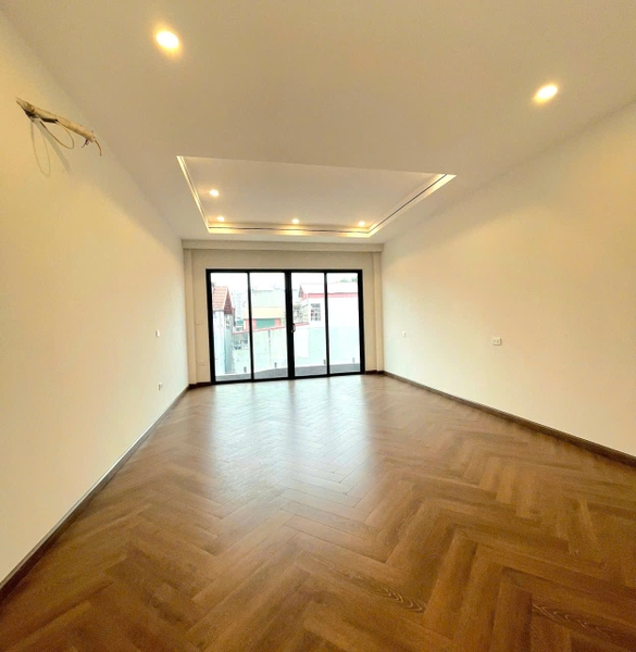 Bán nhà mặt ngõ Sài Đồng, 7 tầng, DT 53m2, MT 4m, 4PN, thang máy, gara ô tô, 2026