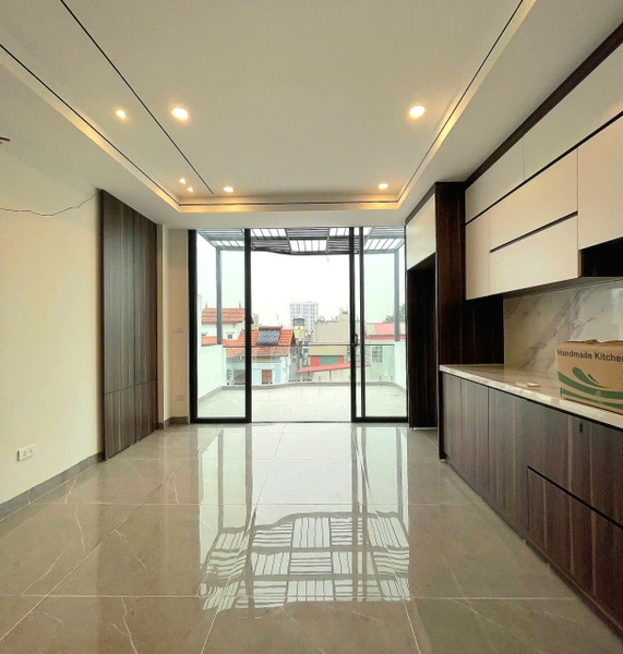 Bán nhà mặt ngõ Sài Đồng, 7 tầng, DT 53m2, MT 4m, 4PN, thang máy, gara ô tô, 2026