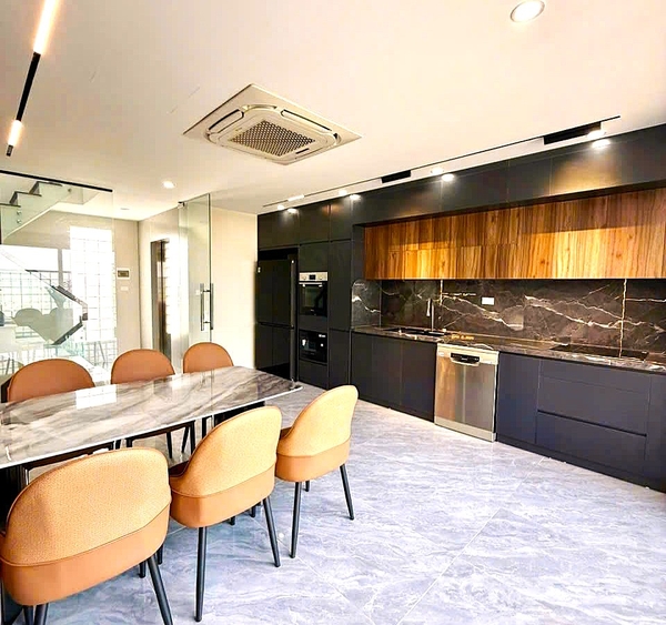 Bán nhà phố Nguyễn Lam, gần Vinschool, 7 tầng, DT 42m2, MT 4.8m, 4PN, SĐCC, ĐÃ BÁN