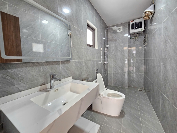 Bán nhà mặt ngõ phố Ngọc Trì, Thạch Bàn, 6 tầng, DT 52m2, MT 5m, tiện kinh doanh, buôn bán