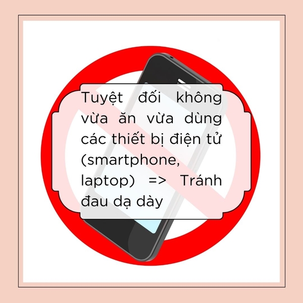 Tuyệt đối không vừa ăn vừa dùng các thiết bị điện tử (smartphone, laptop) để tránh đau dạ dày